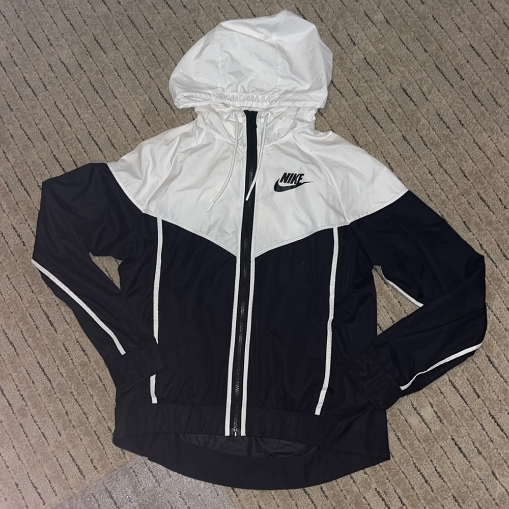 Nike black and white windbreaker jacket